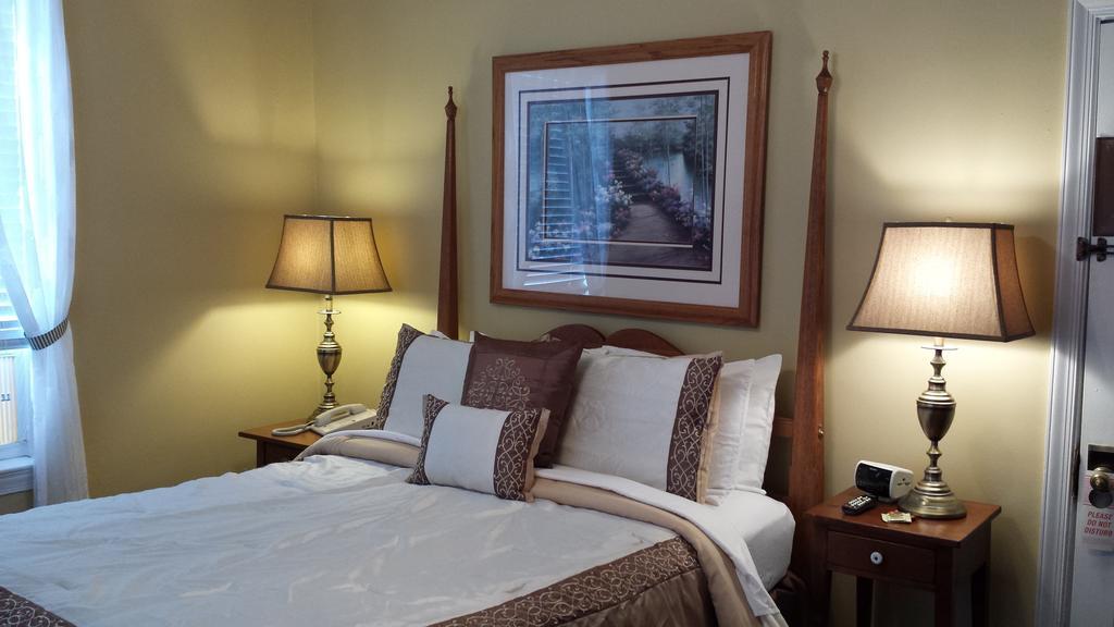 The Country Inn Of Berkeley Springs Room photo